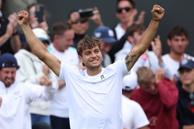 Wimbledon, monumentale Cobolli: batte Cilic e vola ai quarti per la prima volta