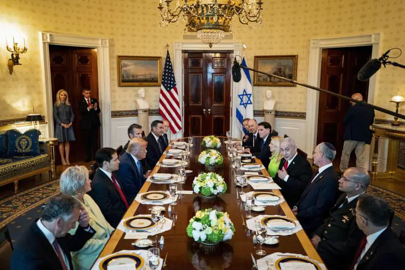 Il pressing sulla tregua a Gaza, il nucleare iraniano, il futuro dei palestinesi: di cosa hanno discusso Netanyahu e Trump