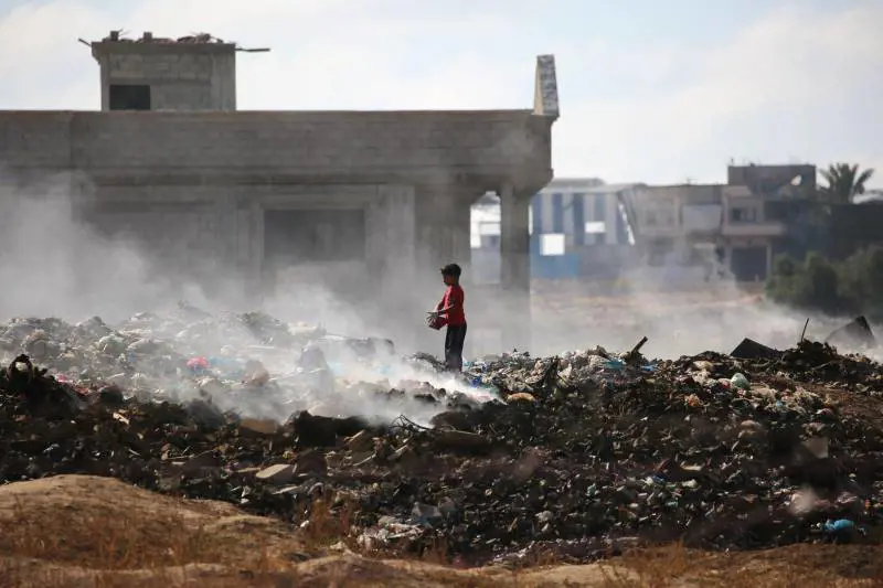 In gioco il futuro dei palestinesi. "Liberi di andarsene all'estero". Caos su Rafah "città umanitaria"
