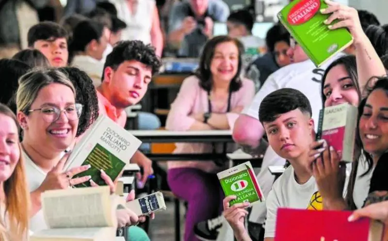 Scuola, il Sud arranca. Uno studente su due finisce le superiori e non sa l'italiano