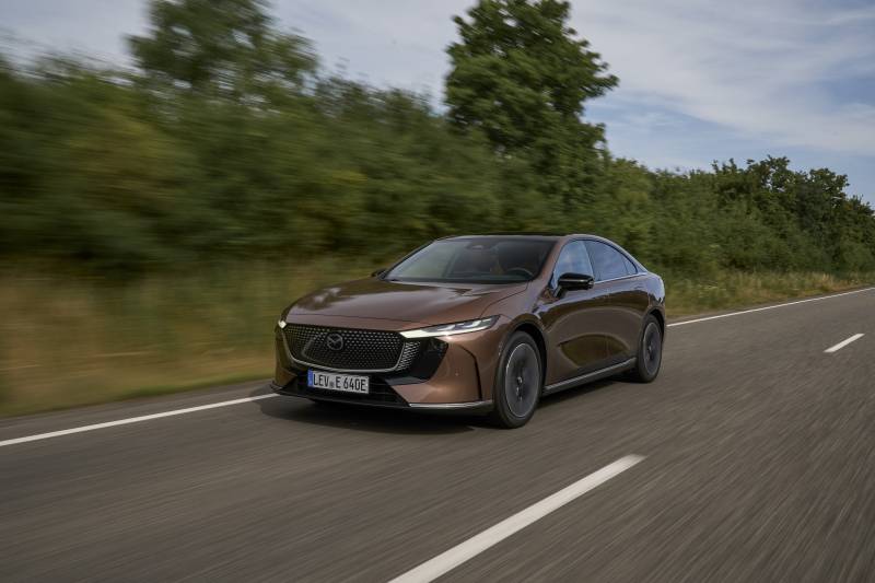 Mazda 6e, la prova su strada della nuova berlina elettrica