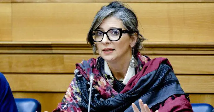 A Francesca Albanese le chiavi della città di Bari. Scoppia la bufera