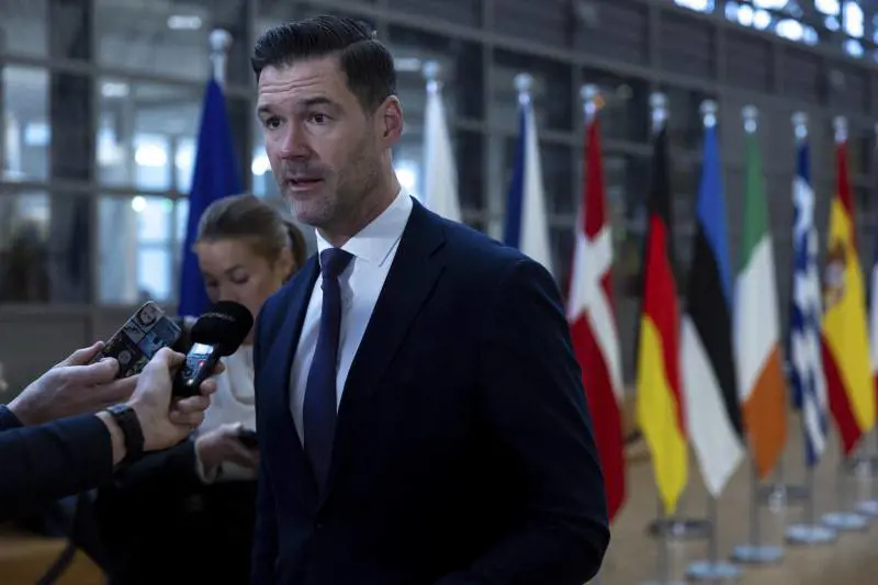 "Mio figlio è neonazista". L'imbarazzo del ministro dell'Immigrazione svedese
