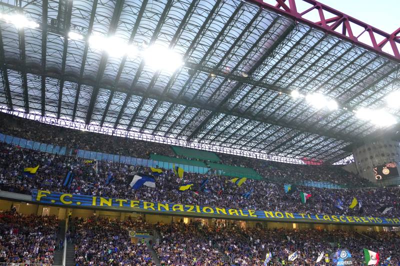 "Non graditi". Inter e Milan lasciano centinaia di tifosi fuori da San Siro: chi non potrà accedere