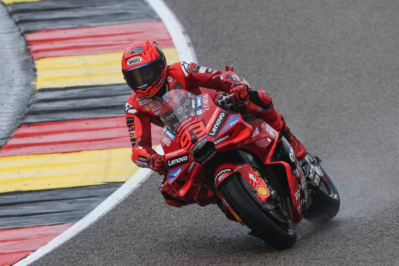 MotoGP, Marc Marquez domina in Germania e conquista la Sprint Race. Delude Bagnaia