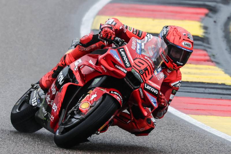 MotoGP, Marc Marquez trionfa in Germania e fa il vuoto in classifica generale. Terzo Bagnaia