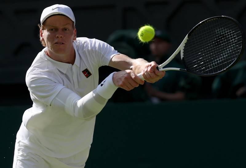 Wimbledon, Sinner-Alcaraz vale lo Slam: Jannik vince il secondo set | 4-6, 6-4