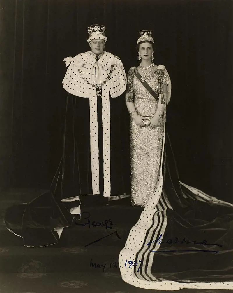 Le corone svedesi e il profumo da donna. La misteriosa morte del principe Giorgio, zio di Elisabetta II