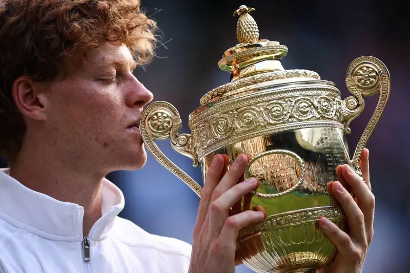 Wimbledon, perché sul trofeo maschile c’è un ananas: il significato che si cela dietro questo simbolo