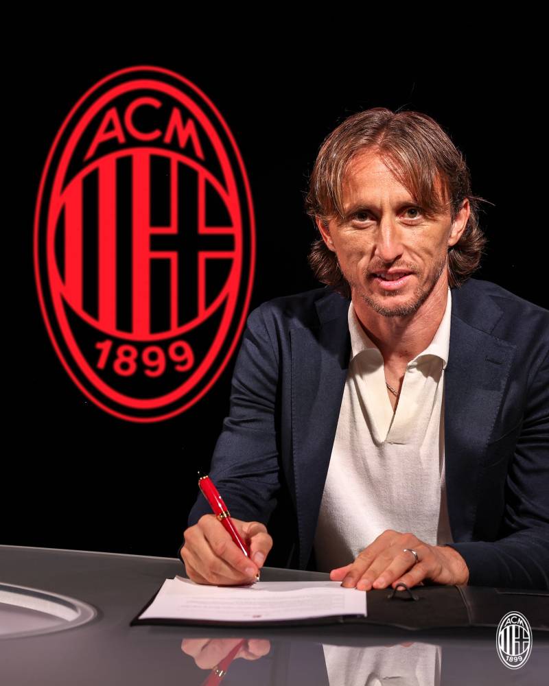 Il Milan annuncia Modric. Il croato: "Sono felice"