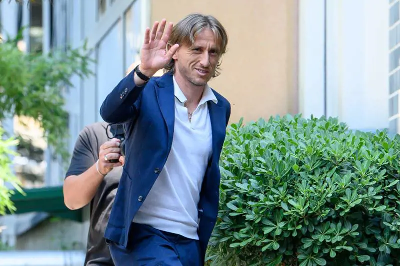 La fabbrica dei Palloni d'oro apre i cancelli a re Modric
