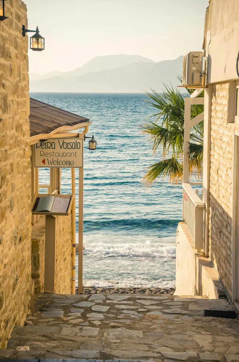 Vacanze, gli errori da evitare per non cadere nelle truffe quando prenotate