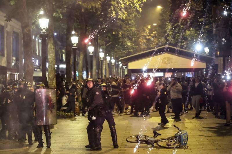 14 luglio di caos in Francia: 389 fermi per le violenze degli immigrati di seconda generazione
