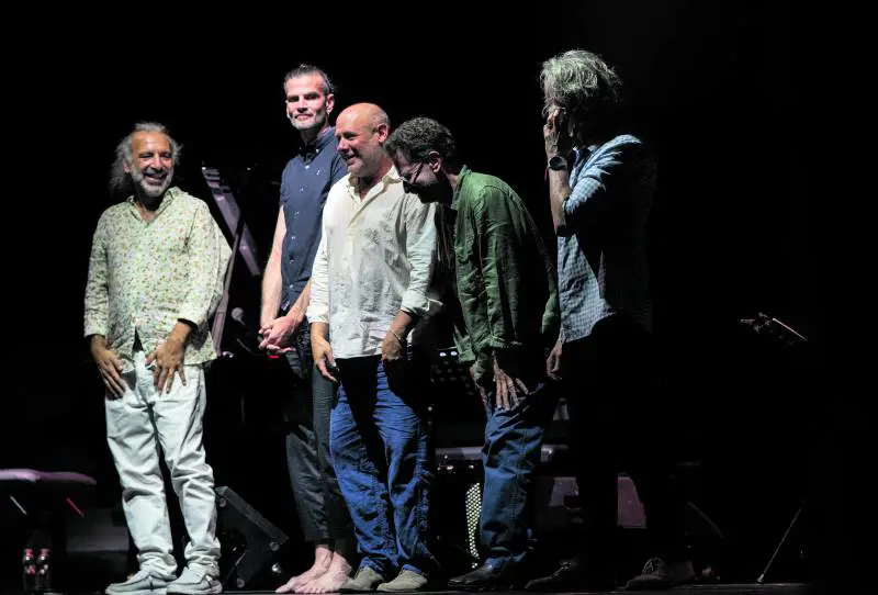 Il ritorno del pianista Bollani. Ora il suo jazz si fa in cinque