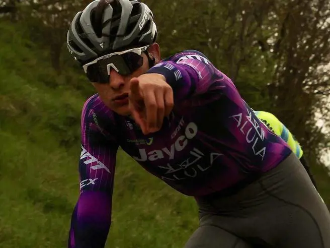 Ancora un dramma nel ciclismo: cade 19enne italiano. È grave