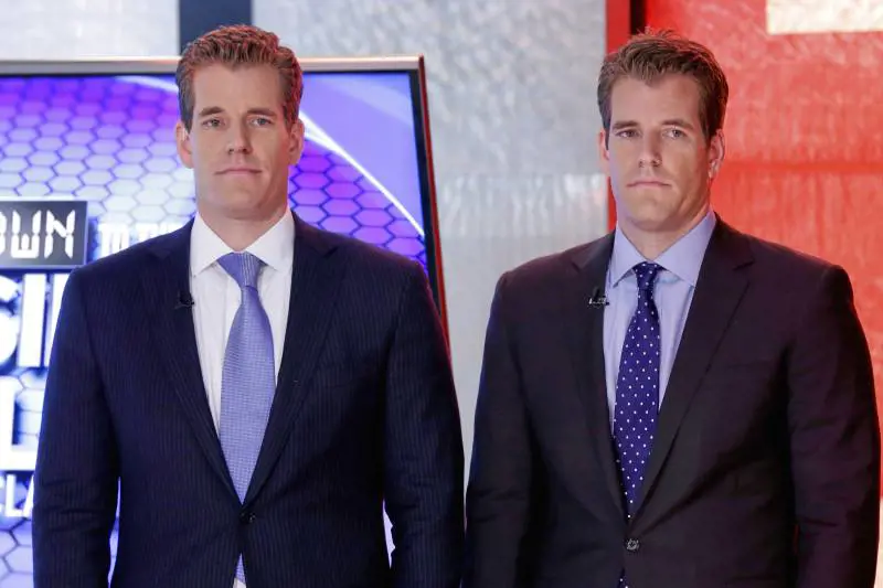 Bitcoin sul mercato. Colpo da 9 miliardi per i gemelli anti-Zuckerberg