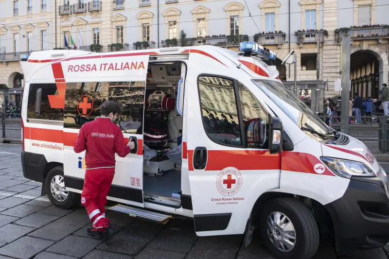 Tragedia a Milano: 25enne investito sulle strisce pedonali, muore in ospedale