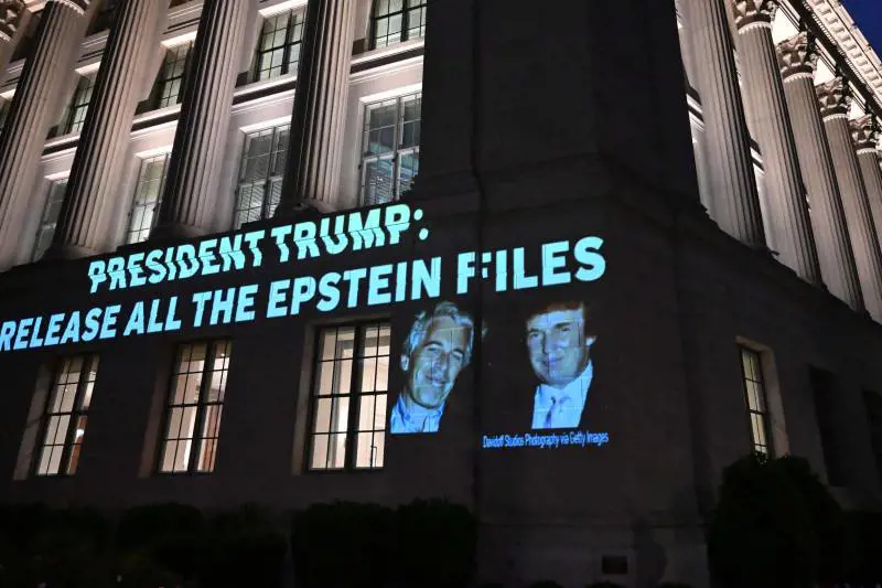 Lettera a Epstein, Trump chiede 10 miliardi di danni al Wsj. La replica: "Lavoro accurato"