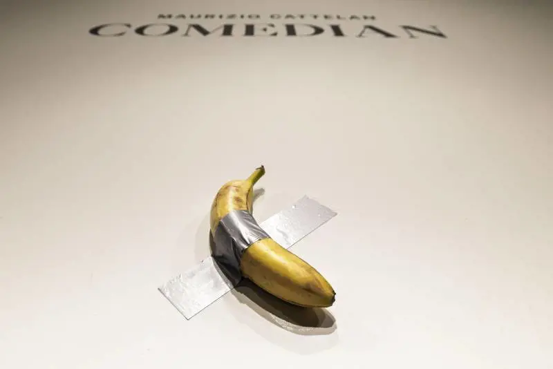 "È successo di nuovo". Ecco che fine ha fatto un'altra banana di Cattelan