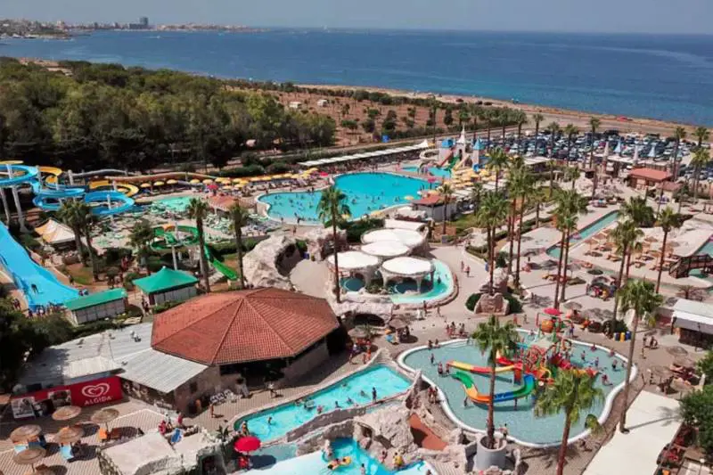 Gallipoli, tragedia in piscina: bimbo di 7 anni cade in acqua, è gravissimo