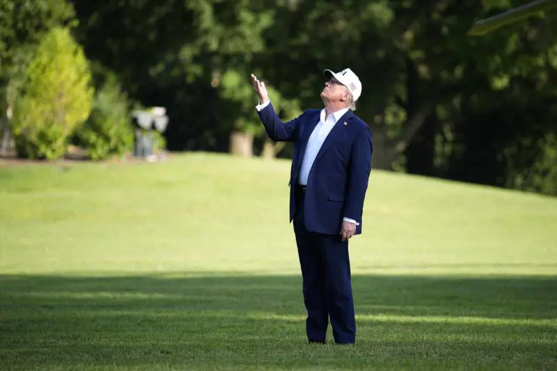 L'ex avvocato di Epstein: "Ghislaine Maxwell cercherà di fare un accordo con Trump"
