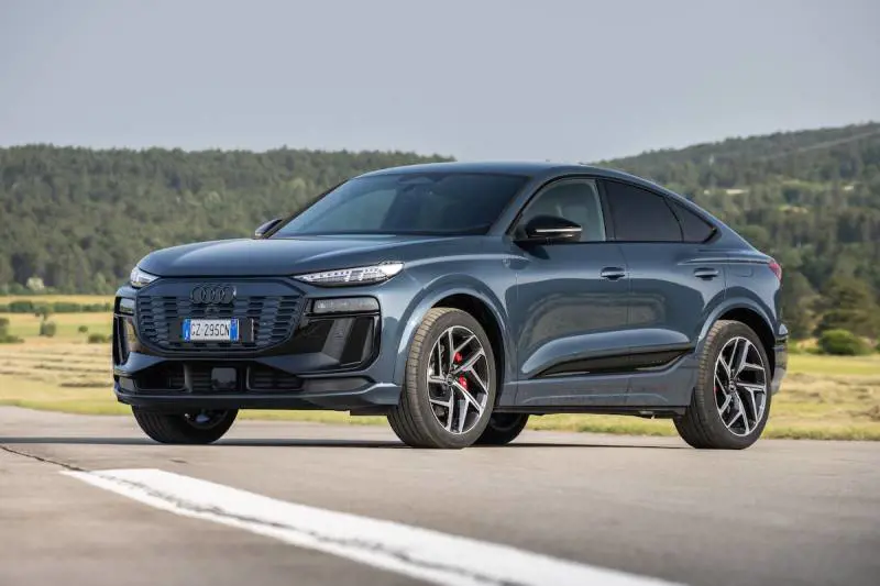 Audi Q6 Sportback e-tron, quando il SUV incontra la sportività: le versioni
