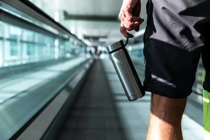 Liquidi in aereo, l'Ue toglierà i limiti