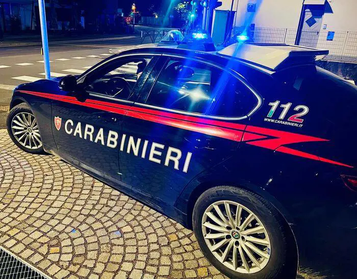 Gli fa l'elemosina e lui la aggredisce: arrestato un marocchino