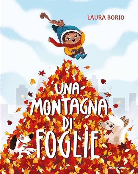 una montagna di foglie