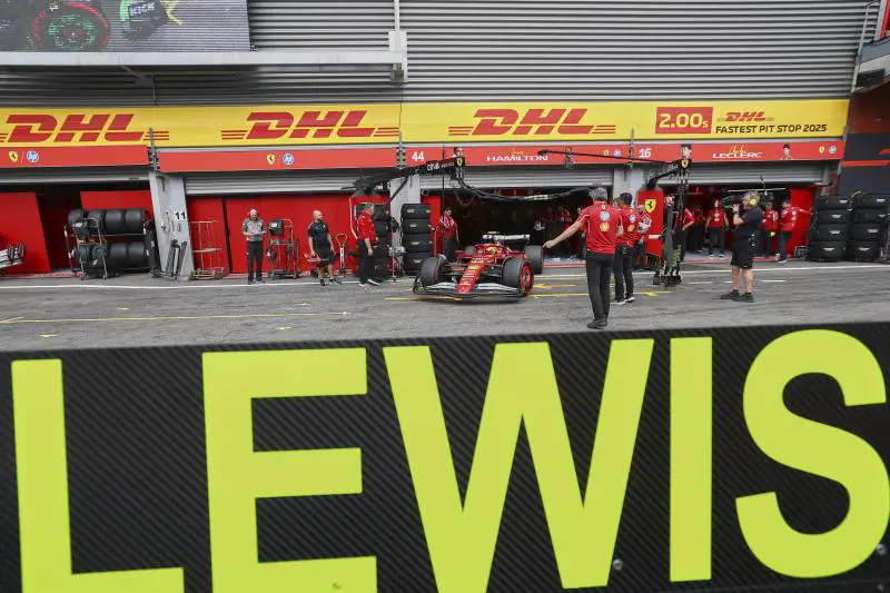 Sprofondo Hamilton, mai così male: gli tocca una gara alla Schumi