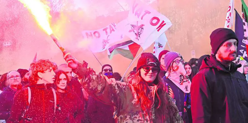 Trent'anni di devastazioni fatte passare per "lotta politica"