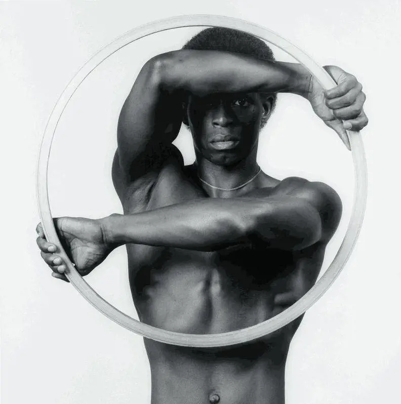 Perverso e angelico. Vita complicata di Mapplethorpe, fotografo "scultore"