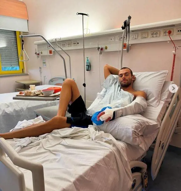 Gregorio Paltrinieri in ospedale per un doppio intervento, come sta il campione del nuoto