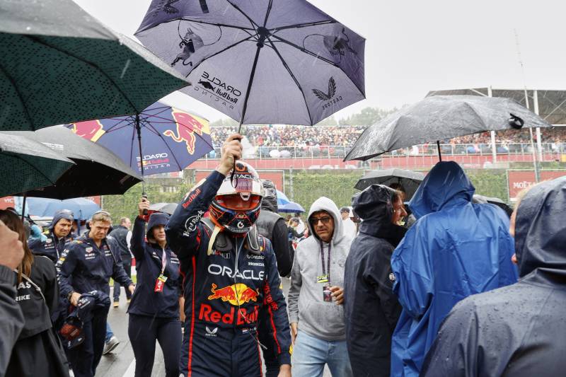 F1 Belgio gara Verstappen ombrello