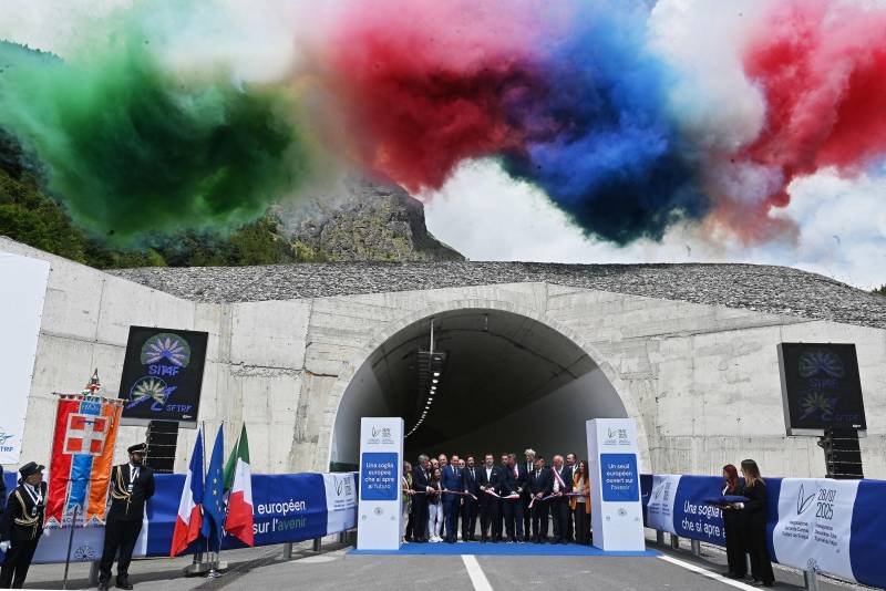 Apre il raddoppio del traforo del Frejus. Salvini sui No Tav: "Le toghe sono su Marte"