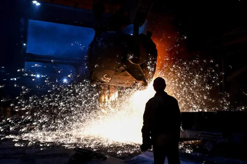 "Serve uno scudo per l'acciaio". La reazione dell'Italia e altri 10 Paesi Ue all'accordo sui dazi