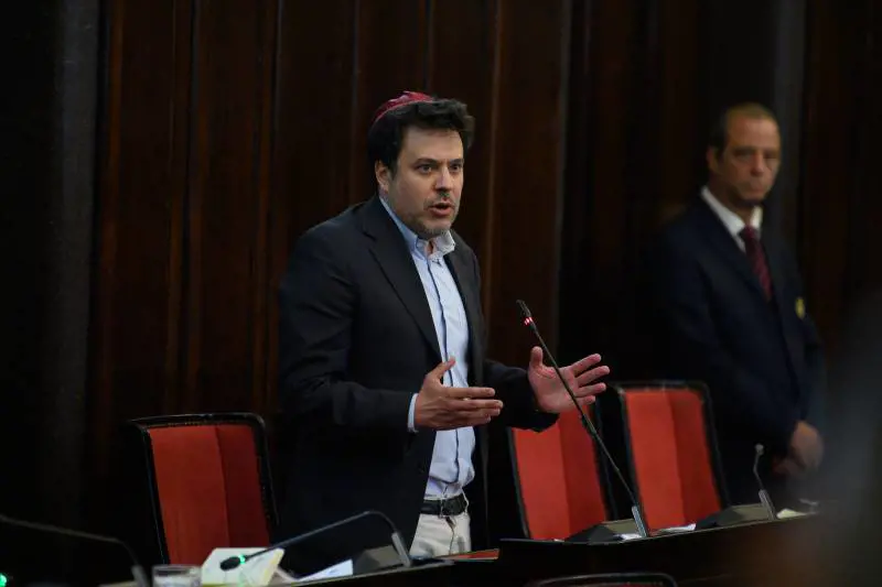 "Almeno ad Auschwitz mangiavate", frase choc a Nahum