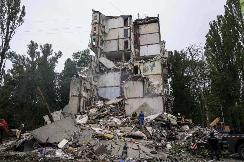 Droni sul centro di Kiev: ancora vittime. L'hub militare "nel mirino" distante 20 km