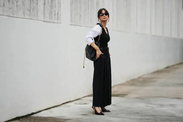 Gilet, come indossarlo con stile in estate. Gli outfit imperdibili anche a 50 anni