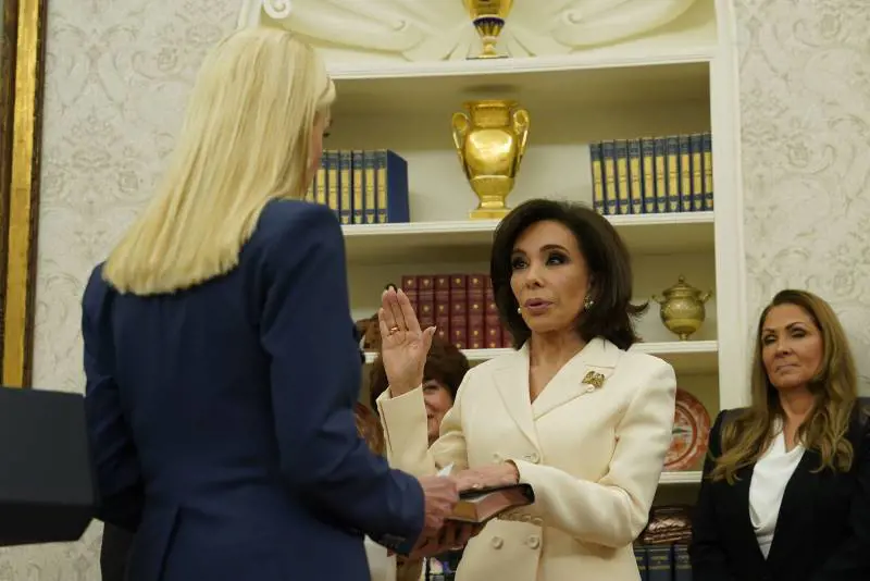 Trump sceglie un altro volto di Fox News: chi è Jeanine Pirro nominata al vertice della giustizia Usa