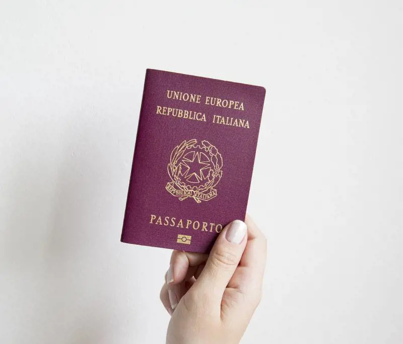 Passaporto scaduto: procedure, urgenze e come richiederlo senza attese