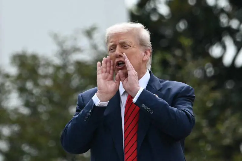 Trump alza la voce con l'Europa: "Dazi al 35% se non investe in Usa"