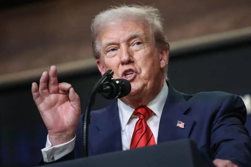 Trump avverte Putin. "Non faccia il furbo, la guerra finisca. Zelensky? Assente"