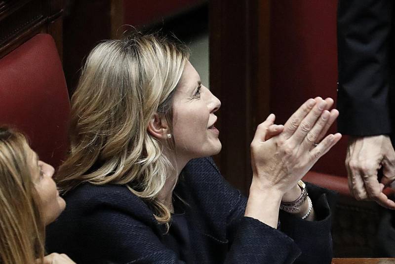 Il trucco della Procura: Bartolozzi alla sbarra per processare il governo. Nordio: raccapricciante