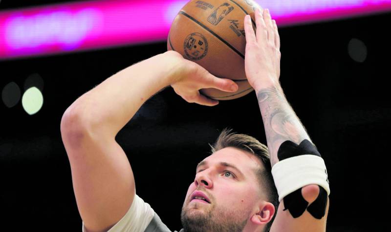 L’Armani dice no, Doncic la bacchetta
