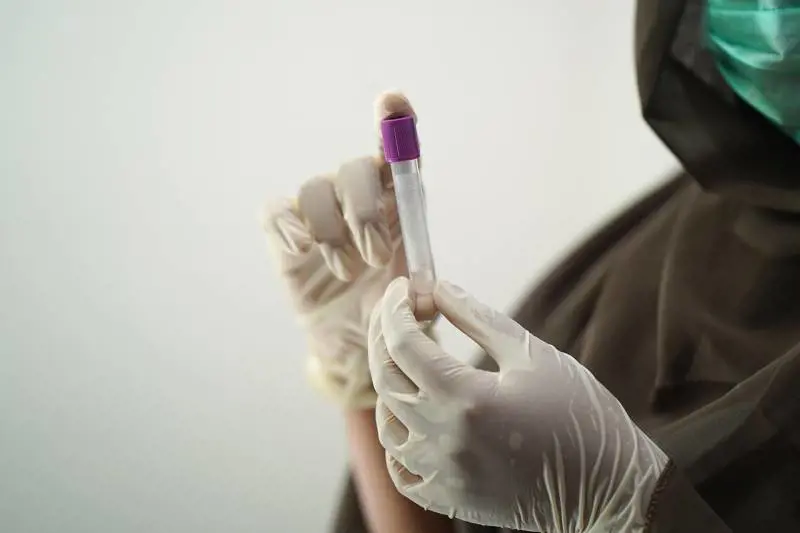Botulino: cos’è, sintomi, rischi e cure dell’intossicazione alimentare più pericolosa