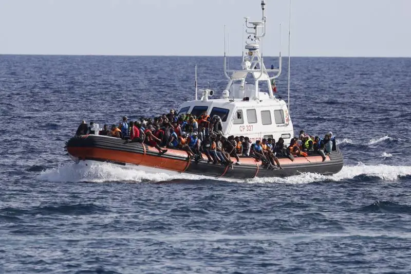 Immigrazione illegale, Italia nel mirino: come cambiano le strategie dei trafficanti