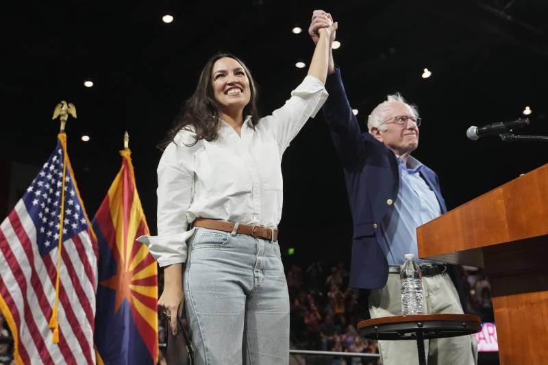 Alexandria Ocasio-Cortez e Bernie Sanders e i rally contro gli oligarchi