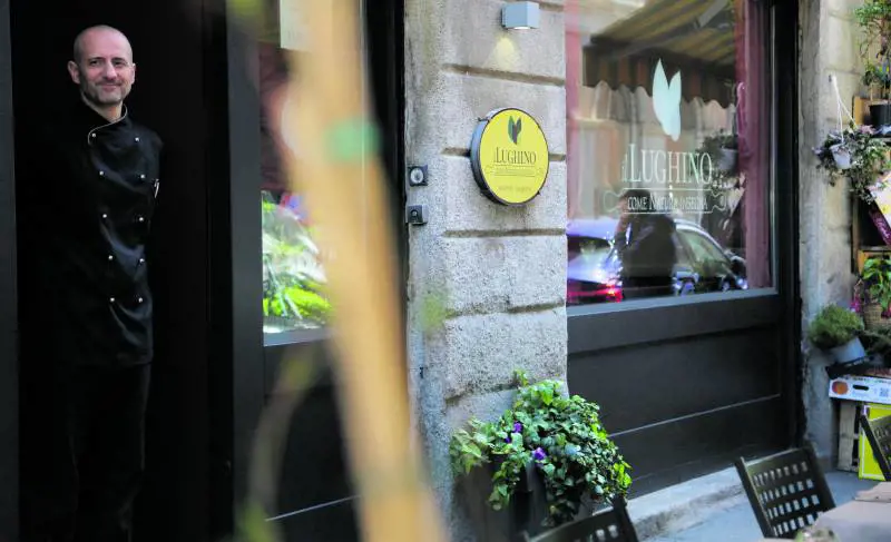 Gli stakanovisti della tavola. I ristoranti "aperti per ferie"