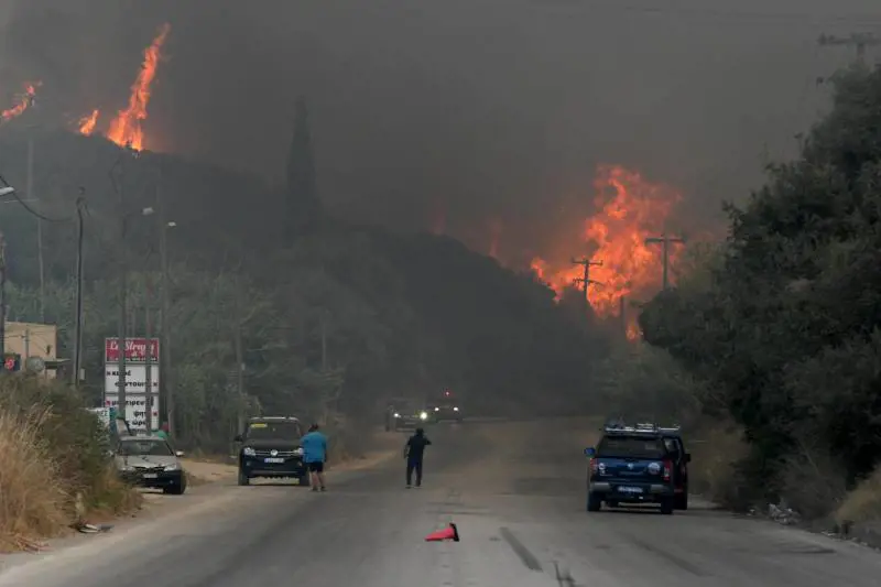 La Grecia brucia: chiede aiuto all’Ue